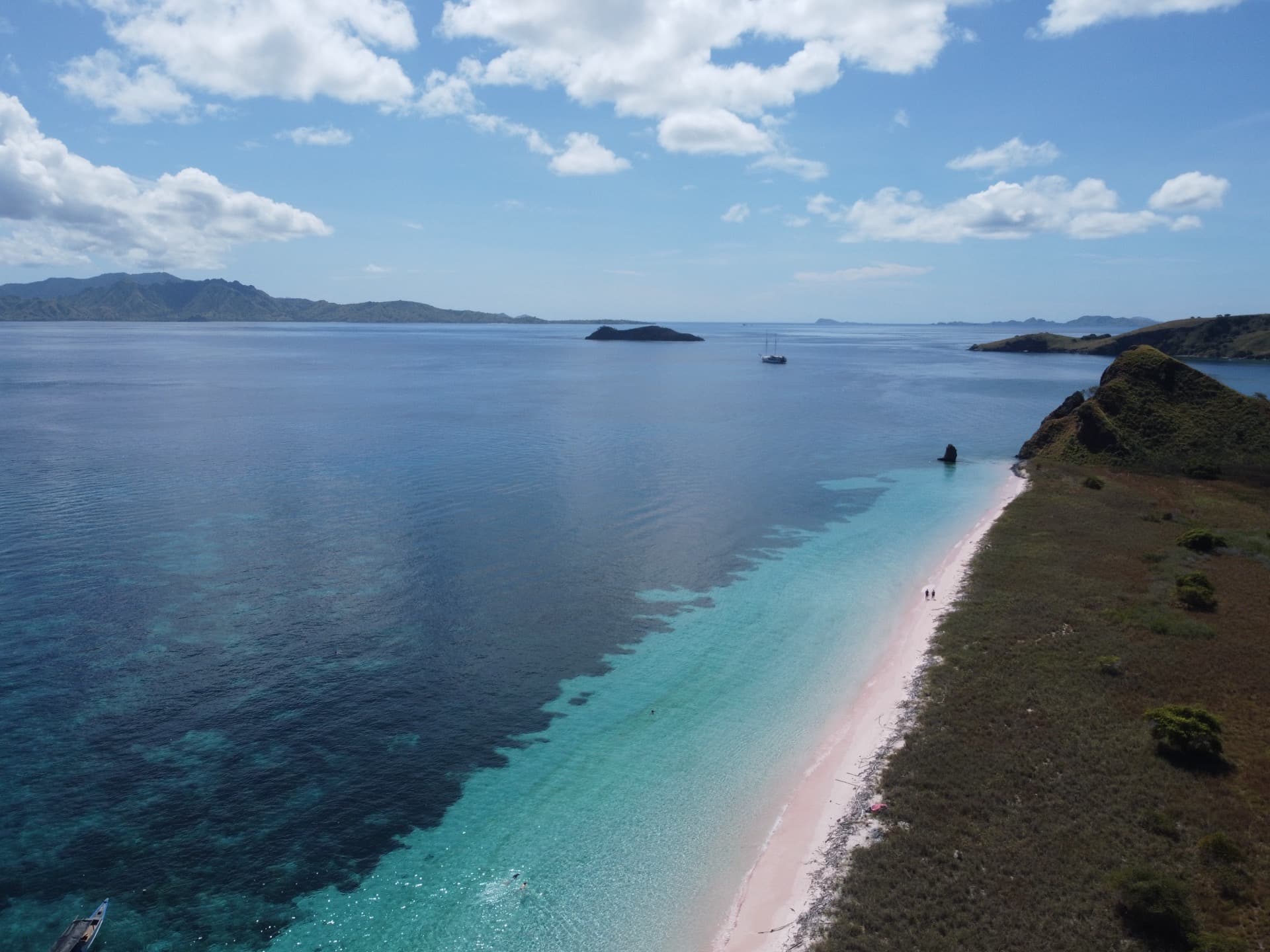 Open trip Komodo: kapal sharing di Labuan Bajo