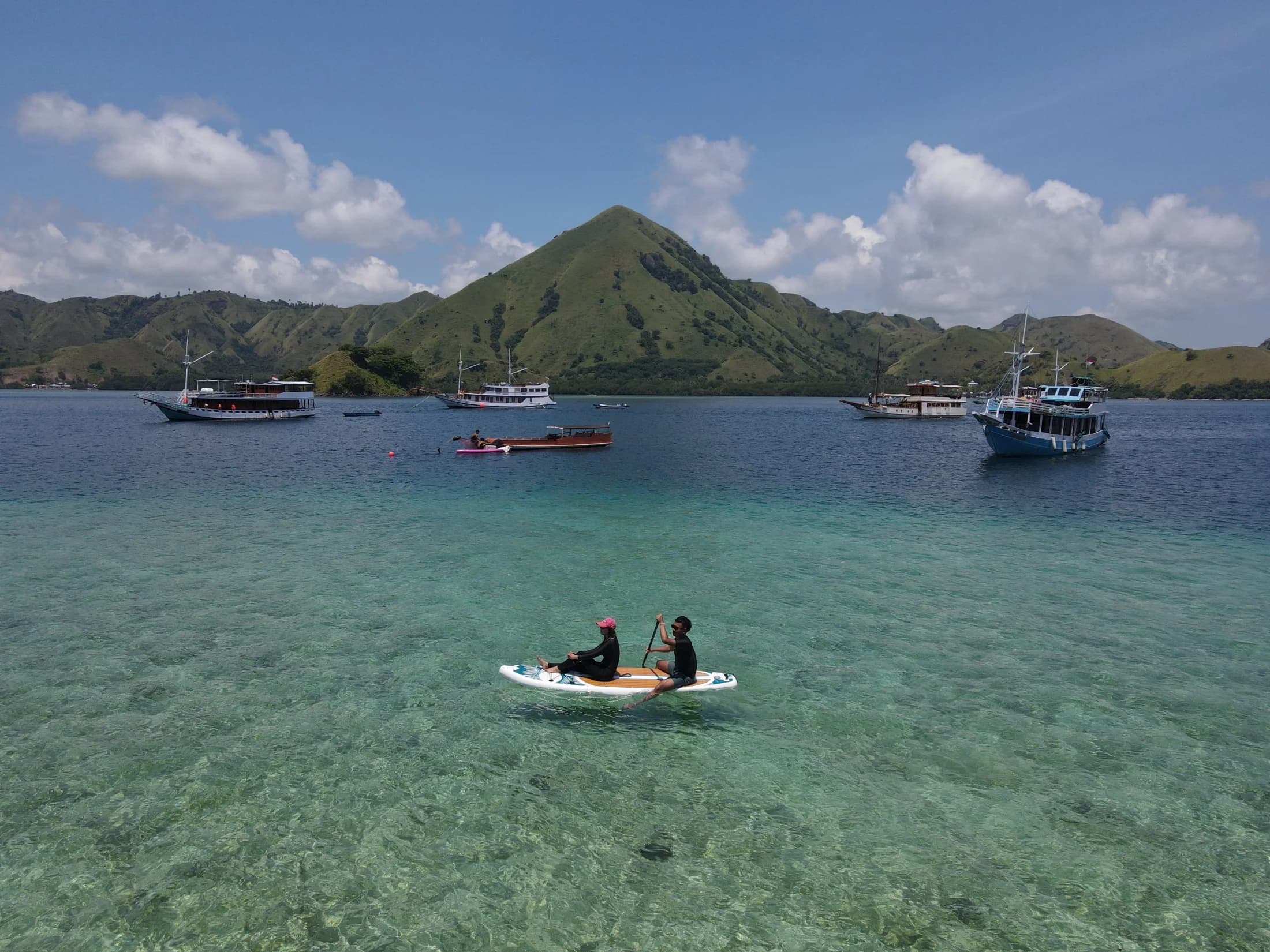 Open trip Komodo: kapal sharing di Labuan Bajo