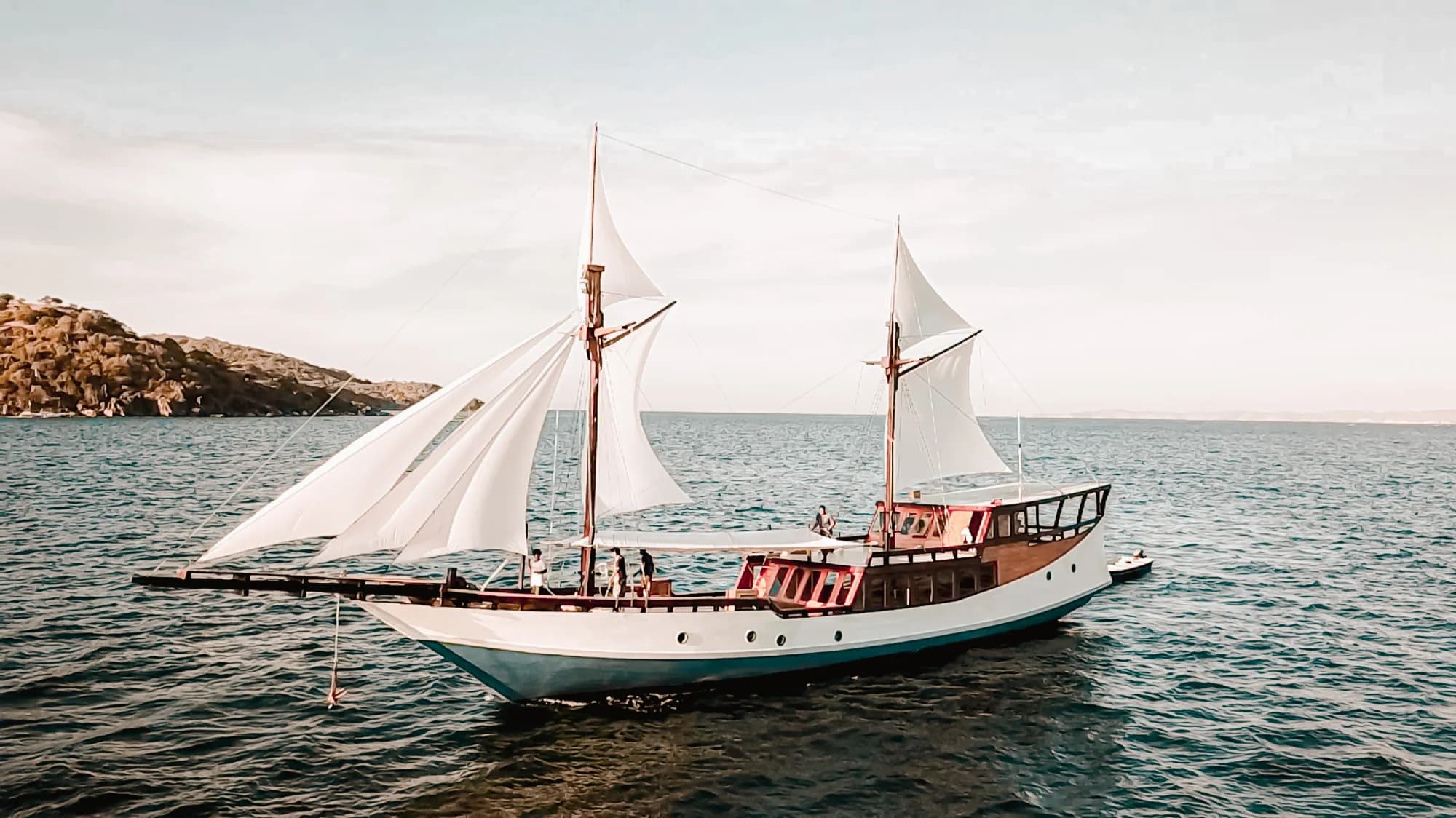 Open trip Komodo: kapal sharing di Labuan Bajo